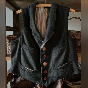 🖤 ISO Magnolia Pearl Holmes Vest